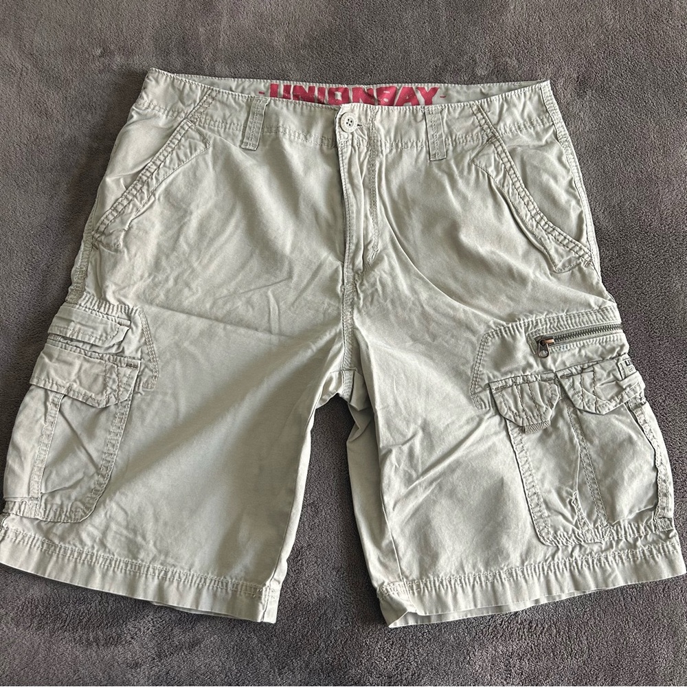 UNIONBAY Men's Cargo Shorts in Light Khaki - Size 34